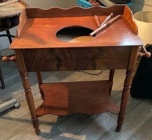 Antiek mahonie wastafelmeubel met lade en handdoekstokjes, Antiek en Kunst, Ophalen