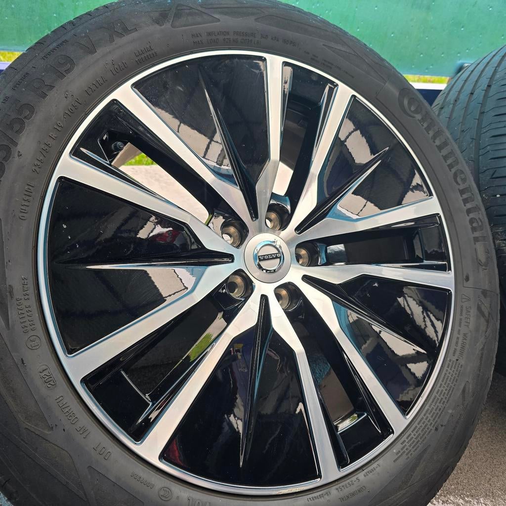 Origineel Volvo XC90 zomerset 235-55-19 105V TPMS, Auto-onderdelen, Banden en Velgen, Band(en), Zomerbanden, 19 inch, 235 mm, Ophalen
