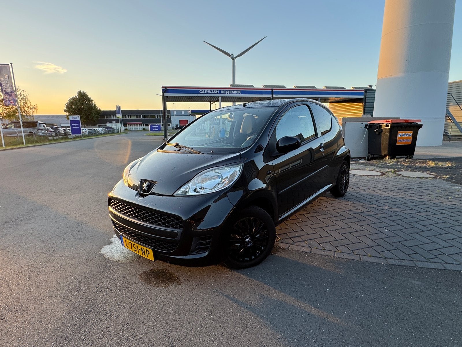Peugeot 107 1.0, Zwart, 2009, 178.000 km. Zeer nette staat, Voorwielaandrijving, Zwart, Metallic lak, 4 stoelen