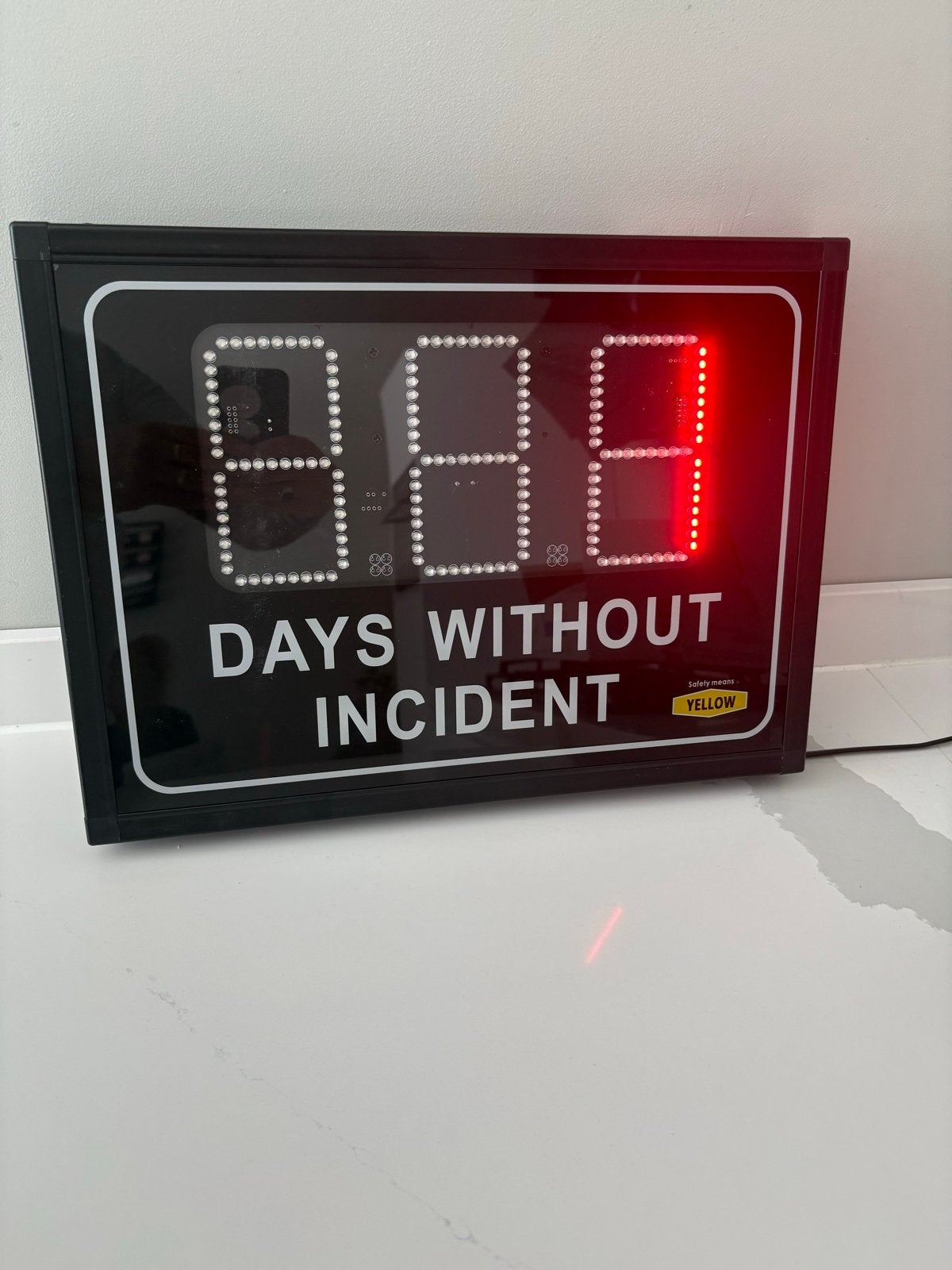 Yellow Safety® Days Without Incident Electric Sign., Ophalen of Verzenden, Nieuw, Lichtbak of (neon) lamp