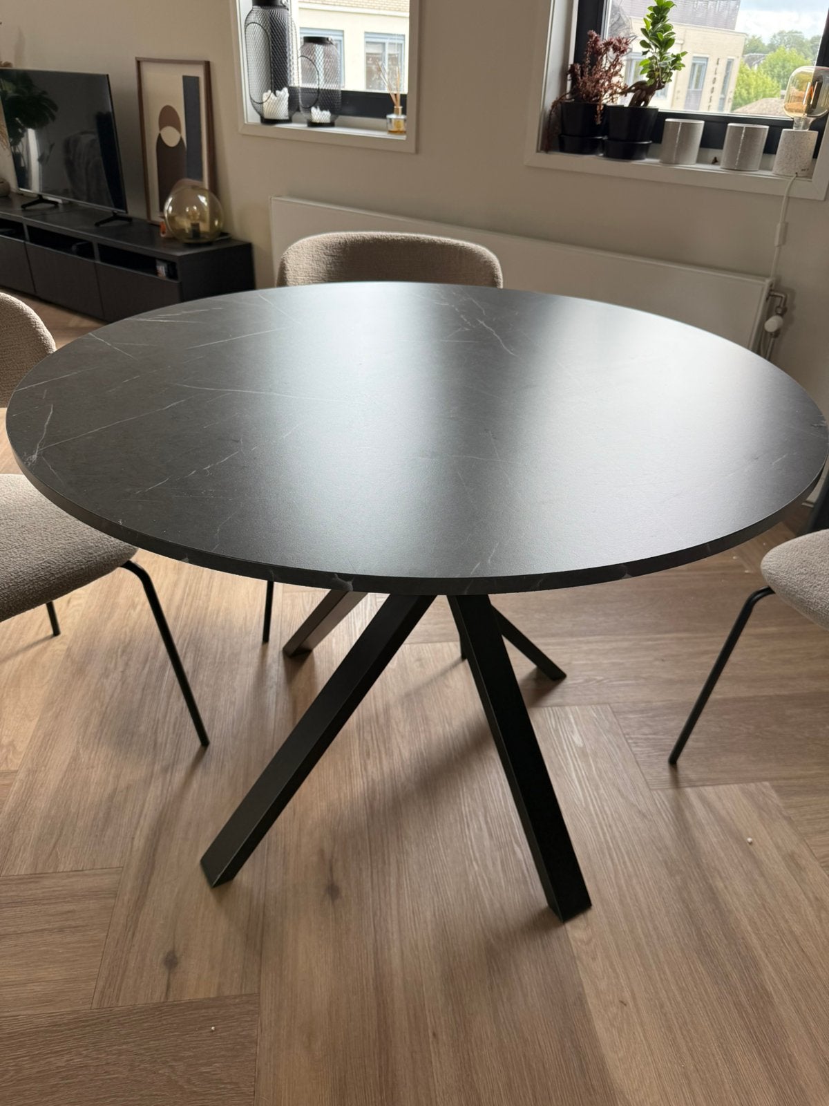 IKEA MARIEDAMM eettafel + 4 ADDE stoelen, Ophalen, Zo goed als nieuw, Rond, 100 tot 150 cm