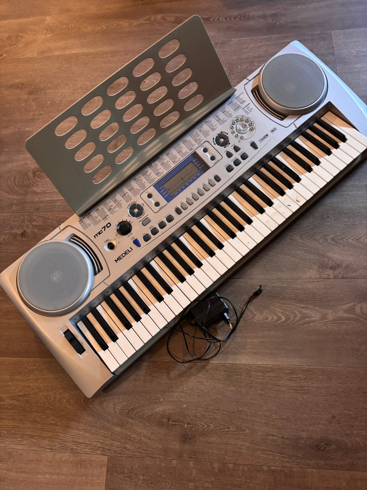 Medeli Keyboard met standaard, Muziek en Instrumenten, Ophalen, Met standaard, Medeli, 61 toetsen