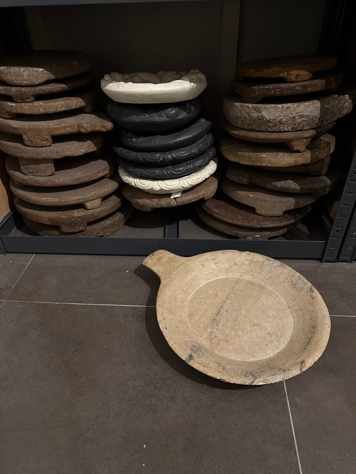 Partij antieke chapati stenen en ronde schalen, Ophalen of Verzenden