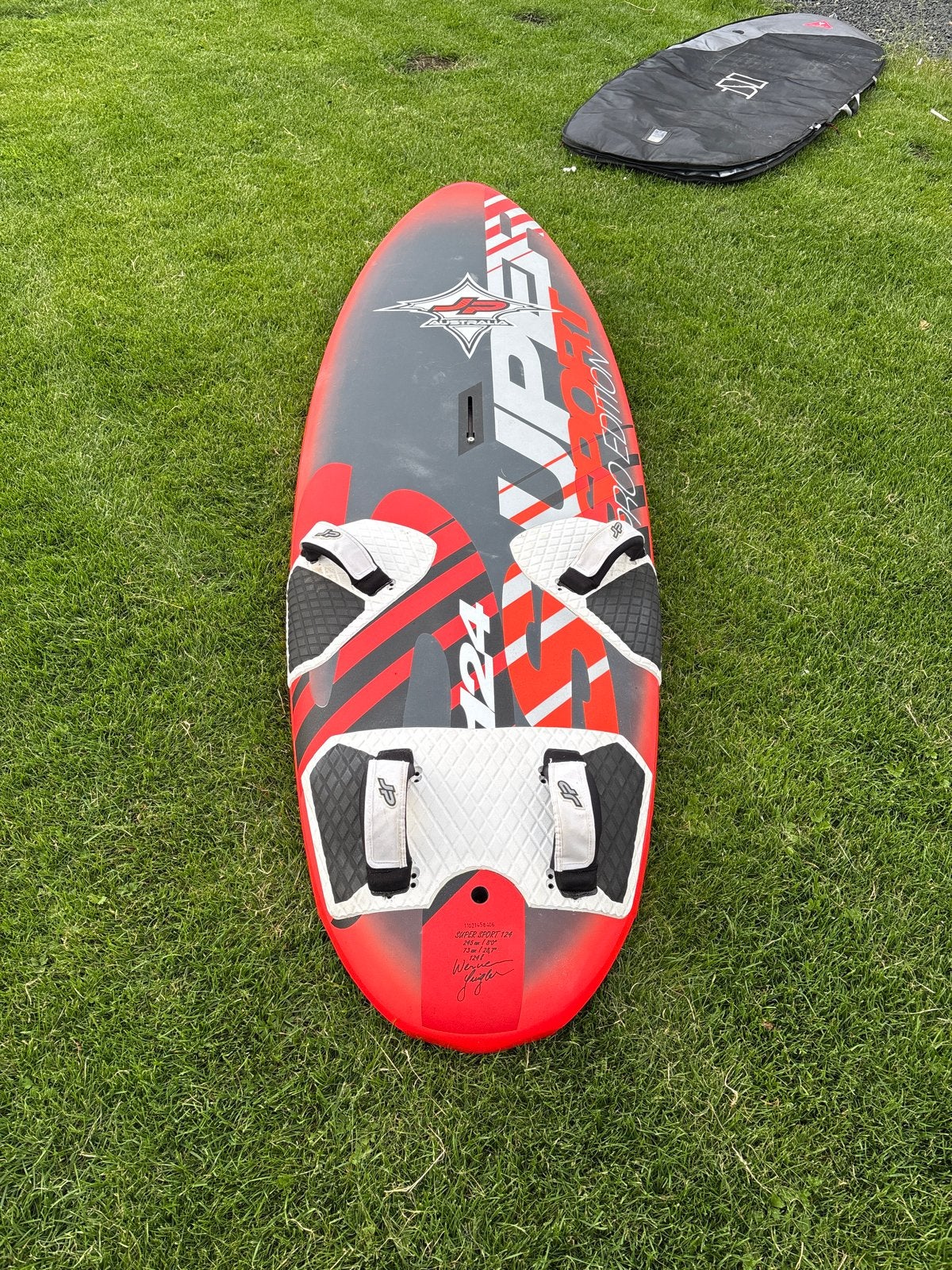 JP Australia Super Sport 124 Pro Edition Windsurfplank, Watersport en Boten, Windsurfen, Ophalen, Met voetbanden, Gebruikt, Minder dan 250 cm