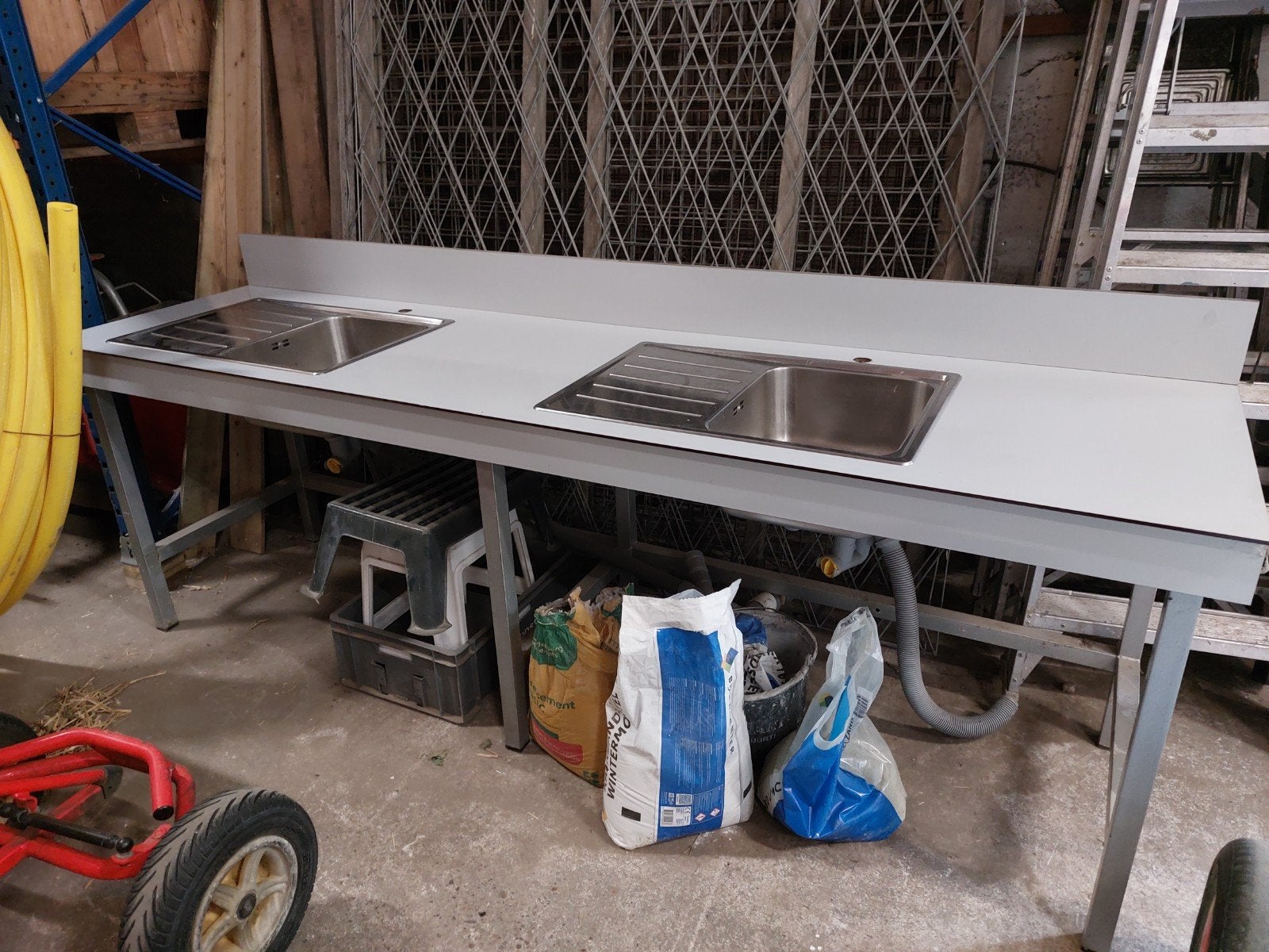 Dubbele wastafel met metalen onderstel en Trespa blad, Tuin en Terras, Ophalen, Zo goed als nieuw, Gas, Ikea