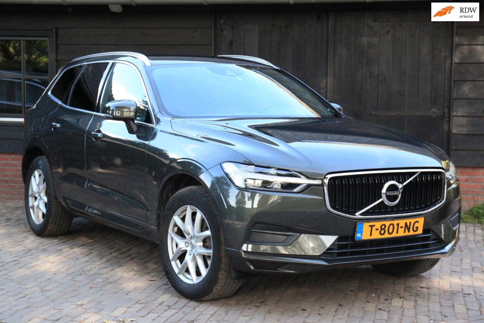 Volvo XC60 2.0 D4 Momentum Leer/Stoelverwarming/Trekhaak uit, Auto's, Dealer onderhouden, Gebruikt, 1969 cc, Leder
