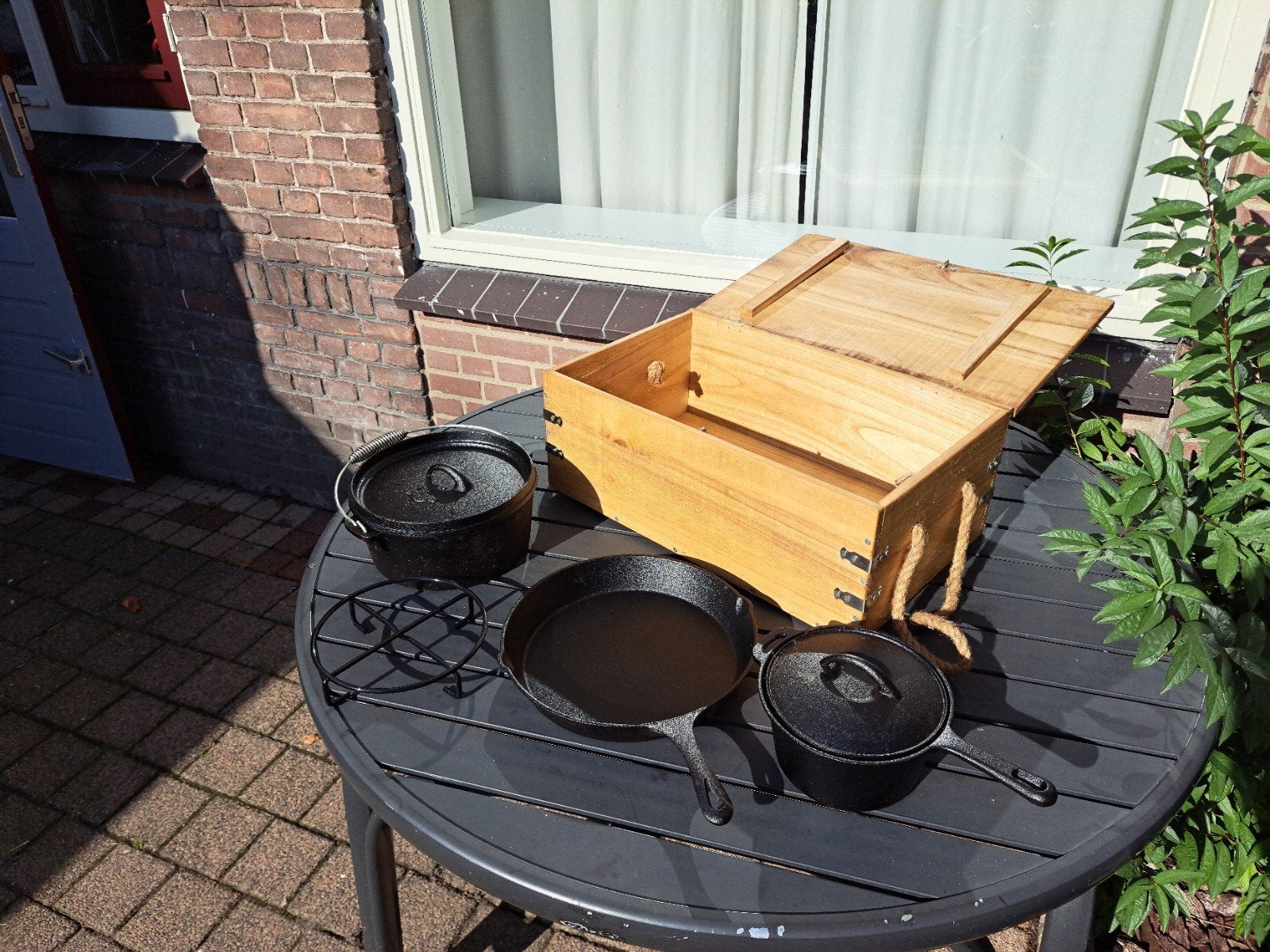 Gietijzeren pannenset - nooit gebruikt- al ingebrand en kist, Ophalen, Gietijzer, Pannenset, Zo goed als nieuw
