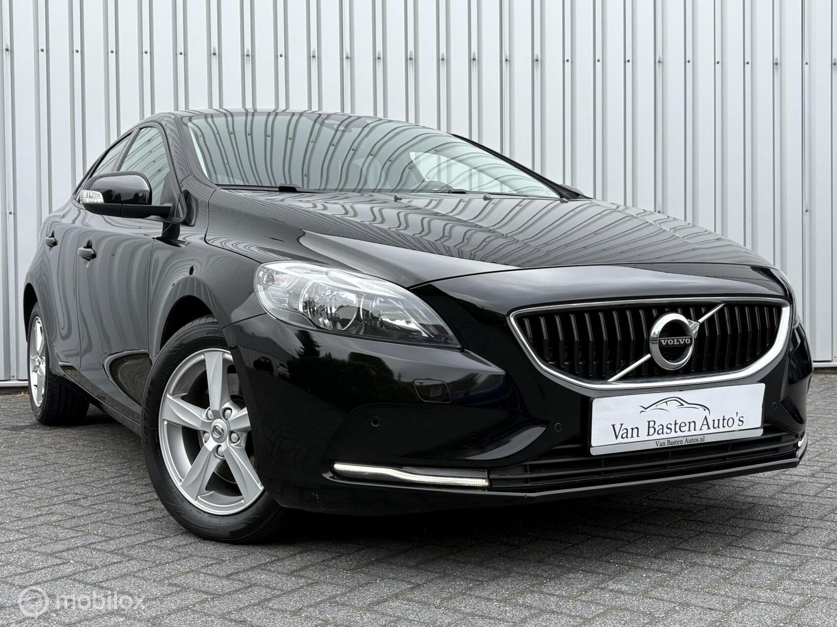 Volvo V40 2.0 T2 Momentum | 1e eig | Dealer | PDC | Navi | S, Auto's, Volvo, Voorwielaandrijving, Stof, Gebruikt, Zwart