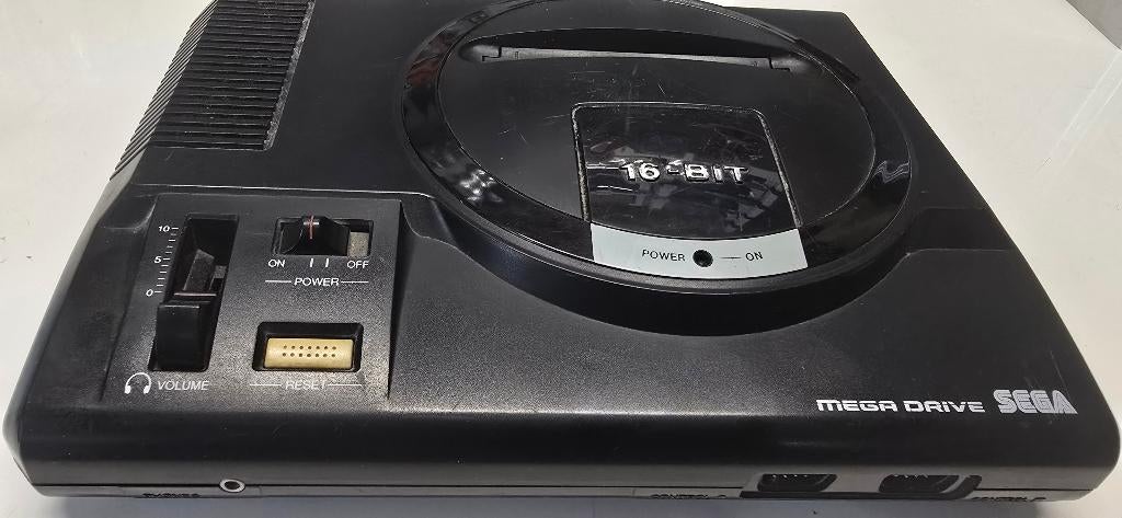 sega mega drive 16 bit verder werking niet bekend, Spelcomputers en Games, Spelcomputers | Sega, Ophalen, Gebruikt, Zonder controller
