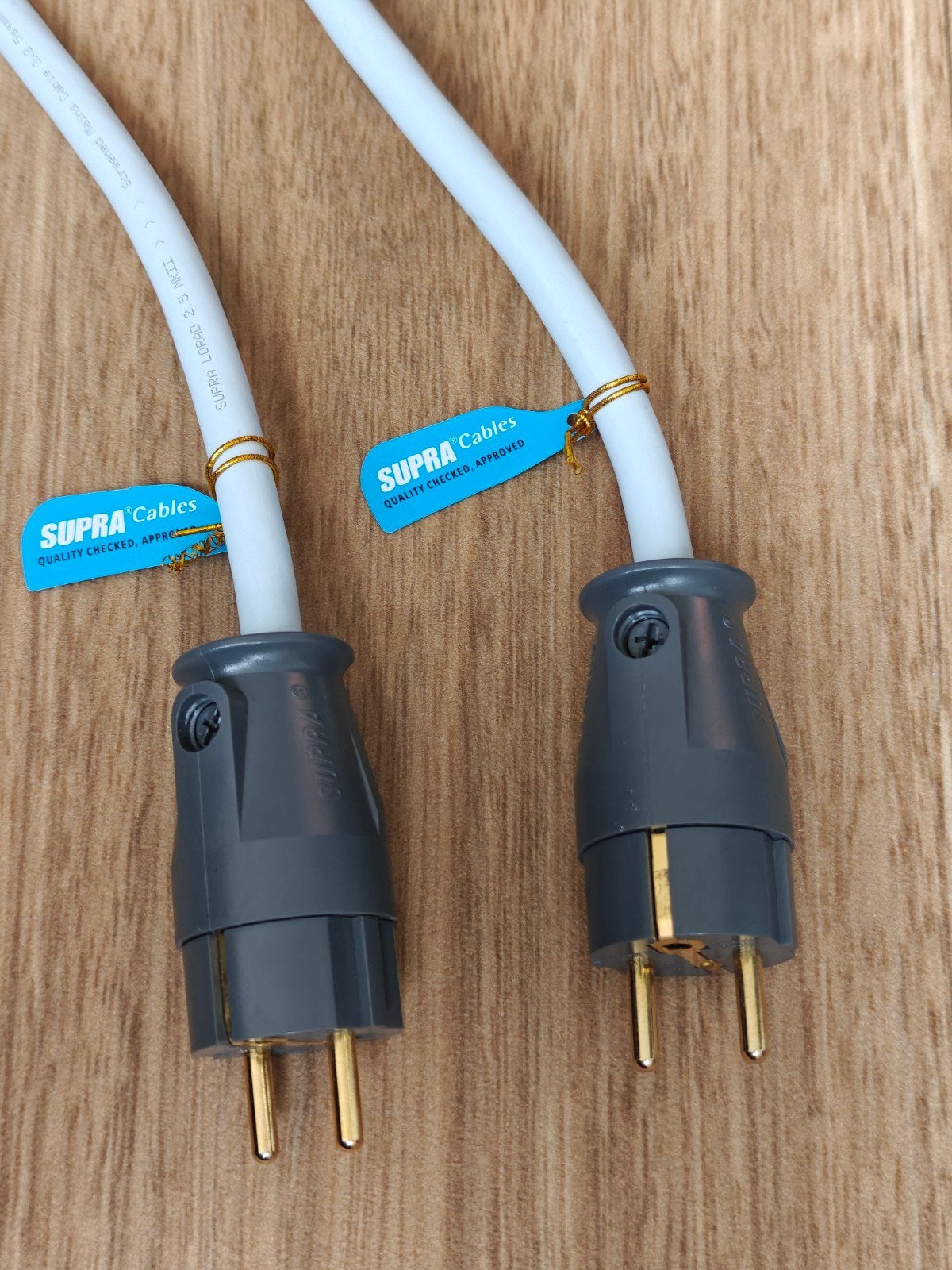 2x Supra LoRad 2.5 CS IEC C13-10A voedingskabel 2m, Ophalen of Verzenden, Zo goed als nieuw, 2 tot 5 meter, Overige kabels