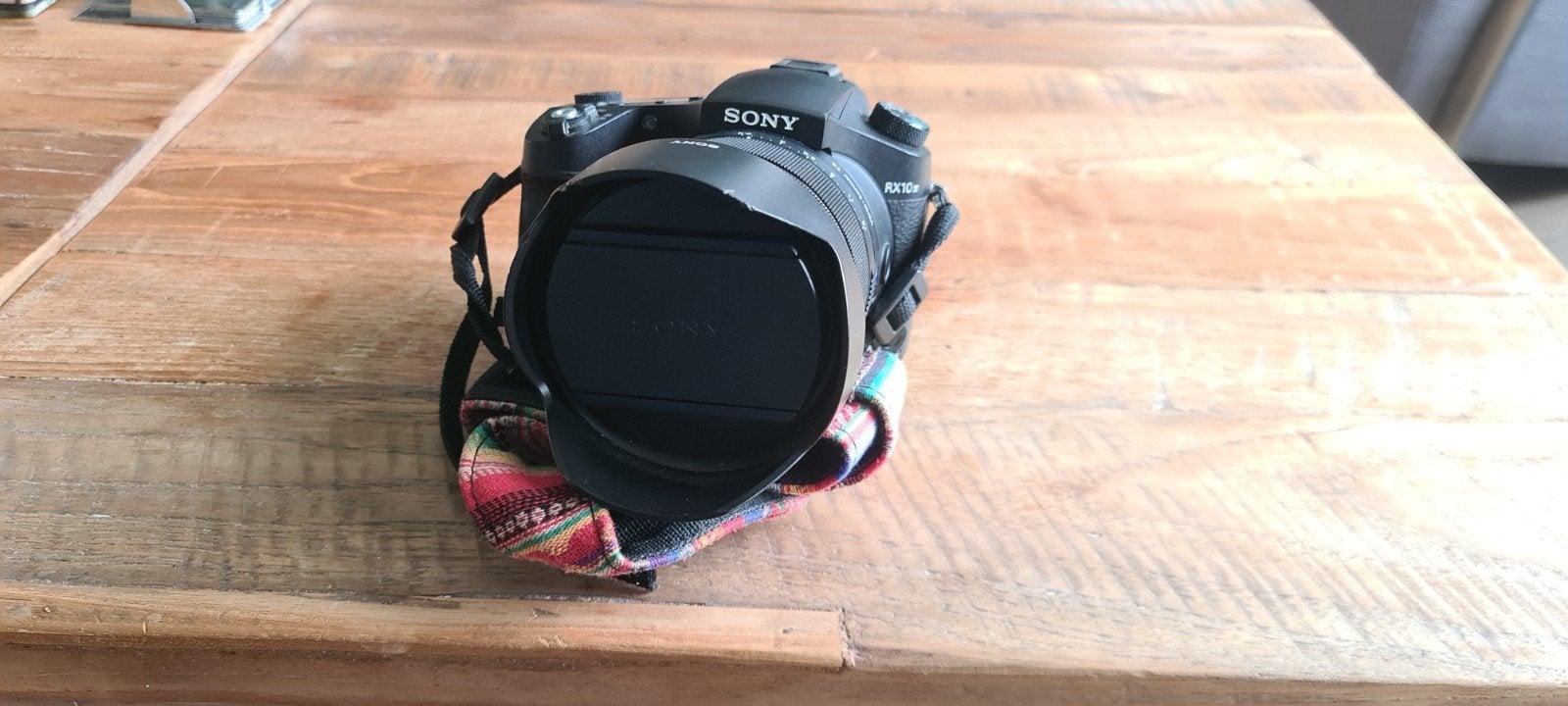 Sony RX10 IV Bridgecamera met Zeiss Vario-Sonnar lens, Audio, Tv en Foto, Ophalen, Gebruikt, Cameratas, Sony
