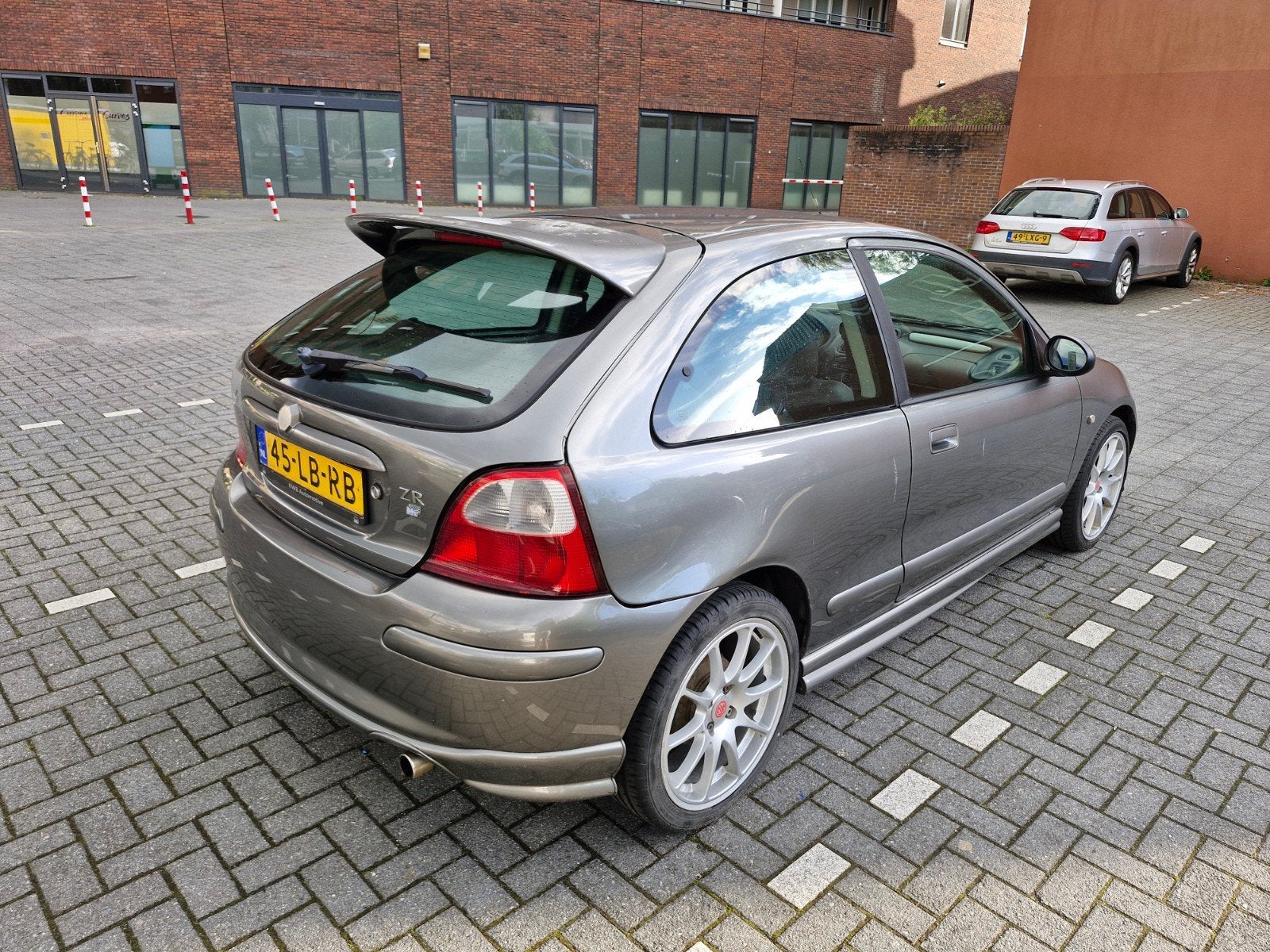 MG ZR 1.4 105 3DR 2002 Grijs, Auto's, Voorwielaandrijving, 15 km/l, 40 €/maand, Zwart