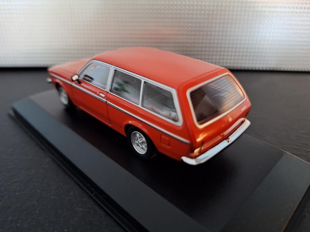 Opel Kadett C Caravan 1978 Schaal 1:43, Nieuw, Ophalen of Verzenden, Maxichamps, Maxichamps