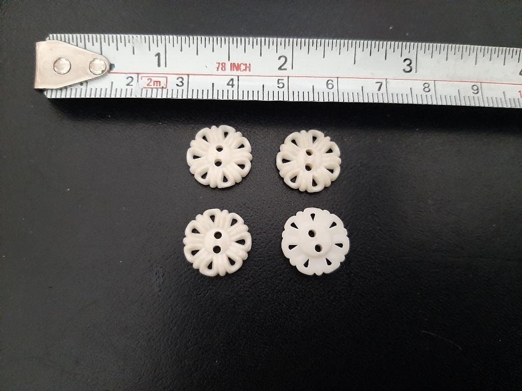 oude kleine knoopjes, gebroken wit, jaren '50, ø 14 mm, 4 st, Verzenden, Gebruikt, Knoop of Knopen