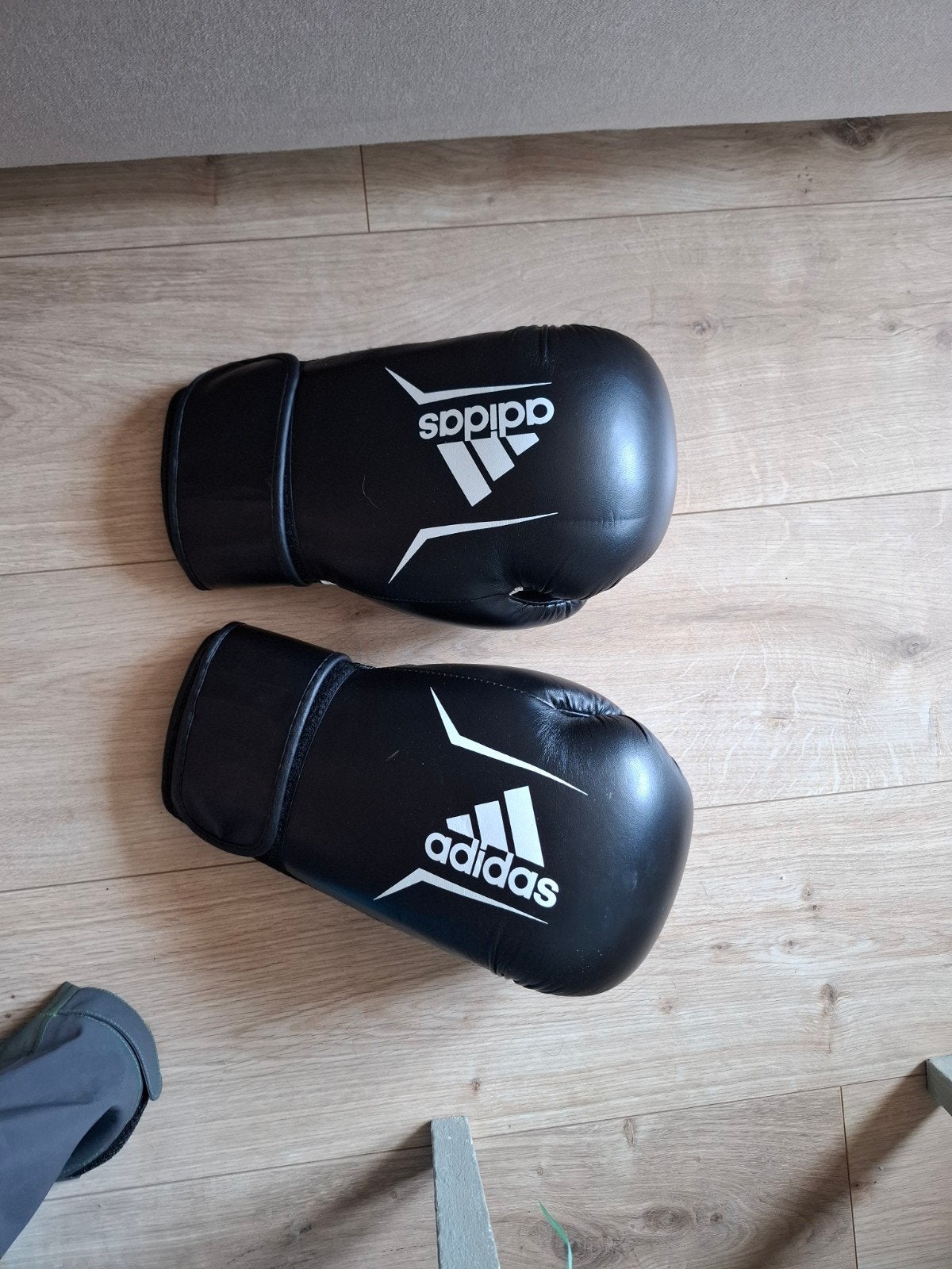 Adidas Speed 100 Bokshandschoenen - Nieuw en Ongebruikt, Ophalen, Nieuw, Bokshandschoenen