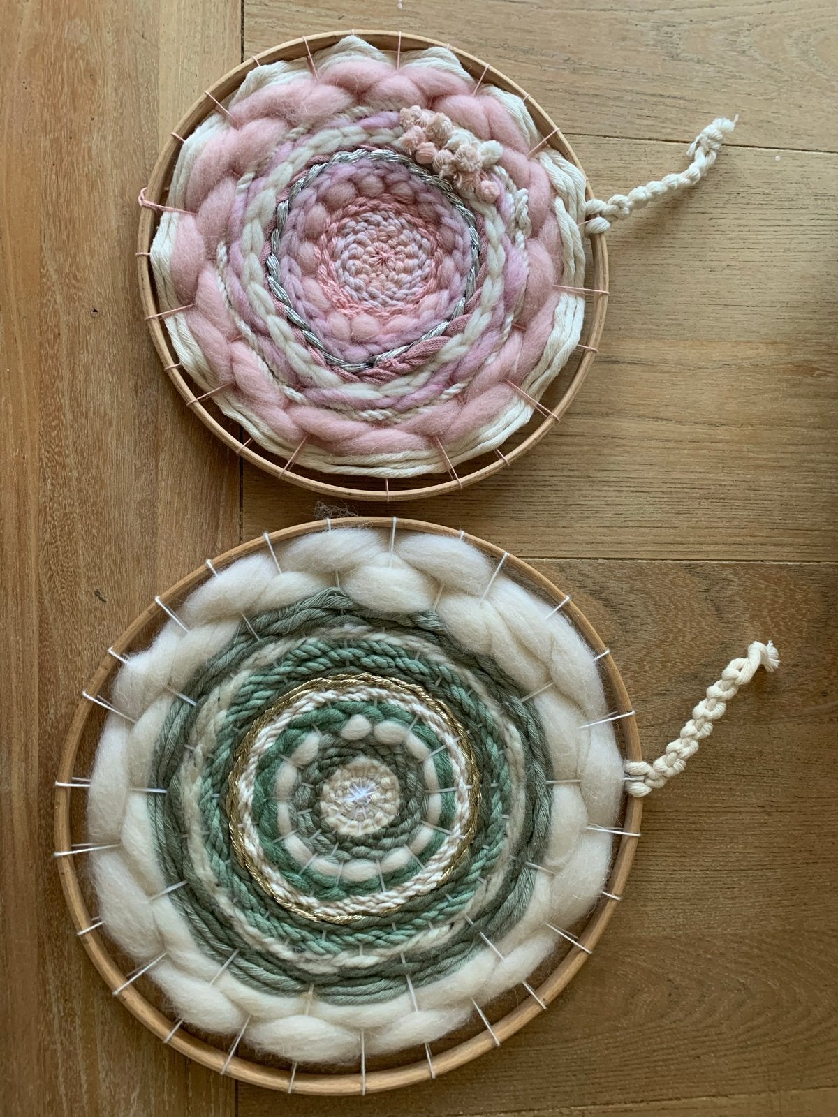 Set van 2 handgemaakte wandkleden van wol, Hobby en Vrije tijd, Abstract, Handgemaakt, Textiel, Nieuw