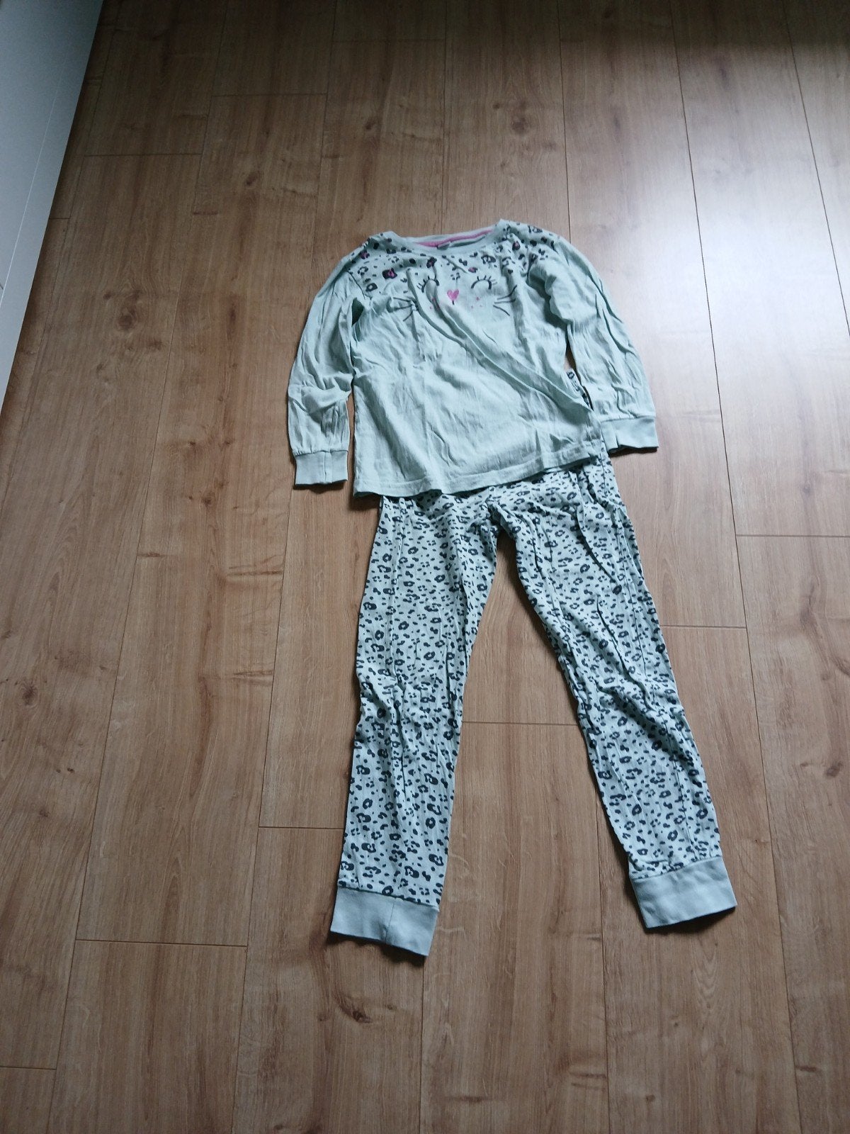 Pyjama mintgroen met kattenprint - Zeeman (maat 122/128), Ophalen of Verzenden, Zeeman, Meisje, Nacht- of Onderkleding