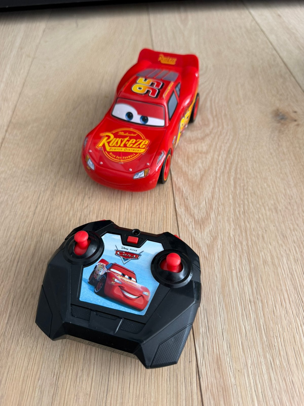 Cars auto op afstandbediening disney, Ophalen of Verzenden, Zo goed als nieuw