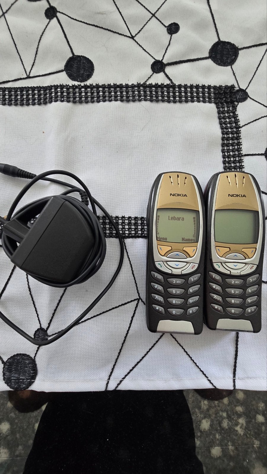 Nokia 6310i: 100% goed + 1 voor onderdelen met lader, Telecommunicatie, Mobiele telefoons | Nokia, Gebruikt, Geen camera, Zwart