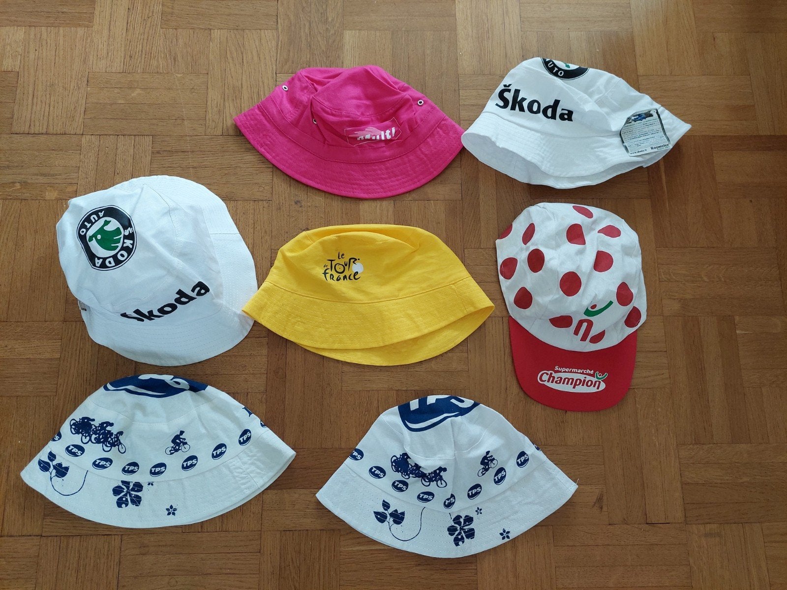 Hoedjes en petjes uit de Tour de France, Sport en Fitness, Wielrennen, Verzenden