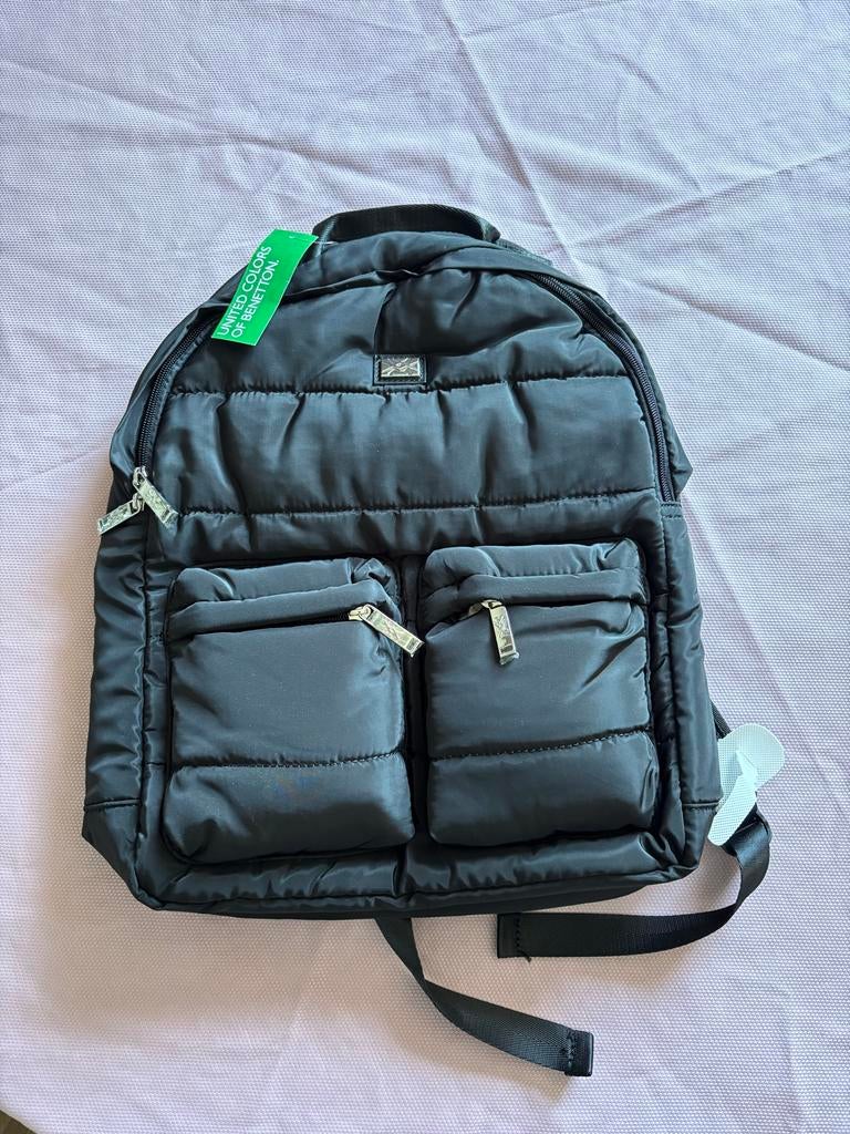 NIEUW Benetton Zwarte Gewatteerde Rugtas Backpack, Overige merken, 25 tot 40 cm, Nieuw, Ophalen of Verzenden