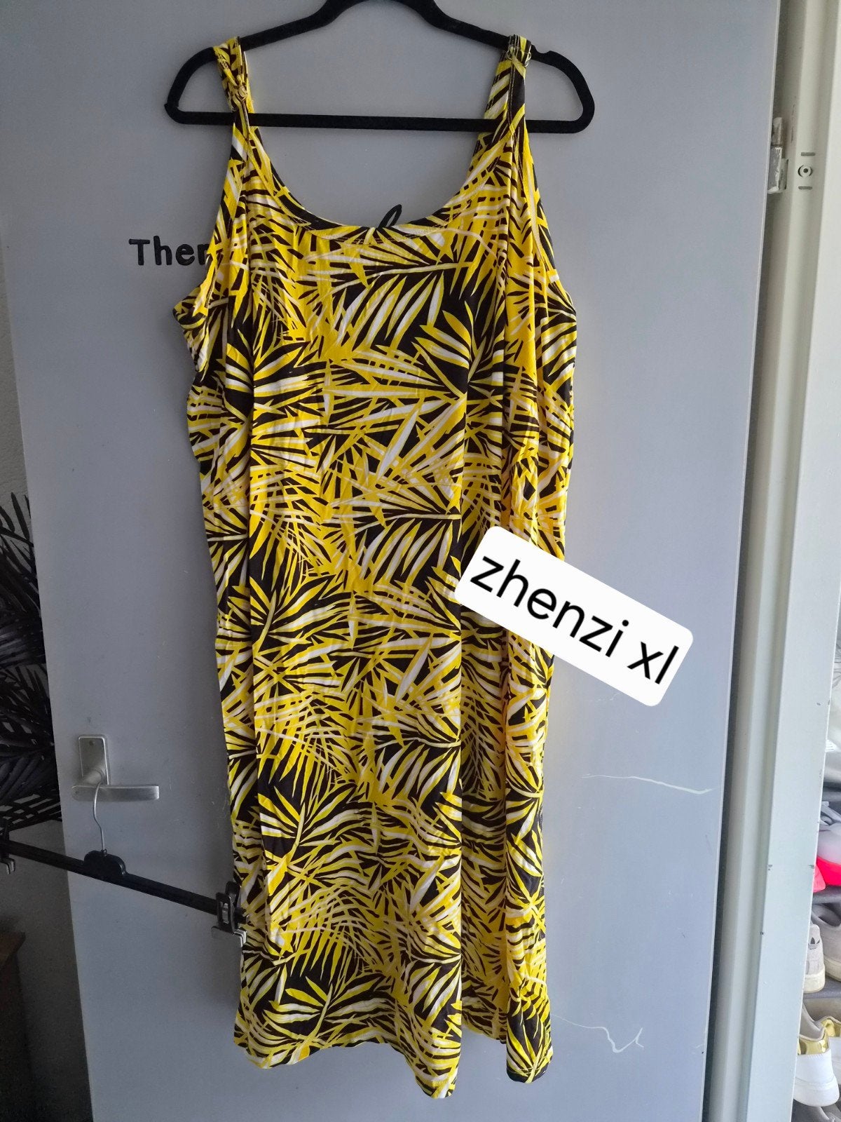 zhenzi xl, Ophalen of Verzenden, Zo goed als nieuw, Maat 46/48 (XL) of groter, Onder de knie