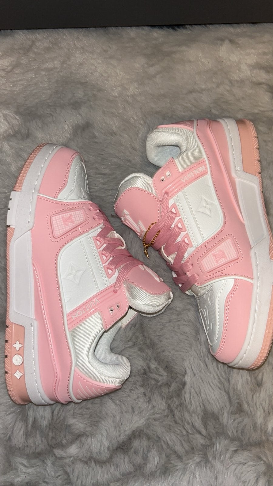 Lv trainers maat 40, Kleding | Dames, Nieuw, Ophalen of Verzenden, Sneakers of Gympen, Roze