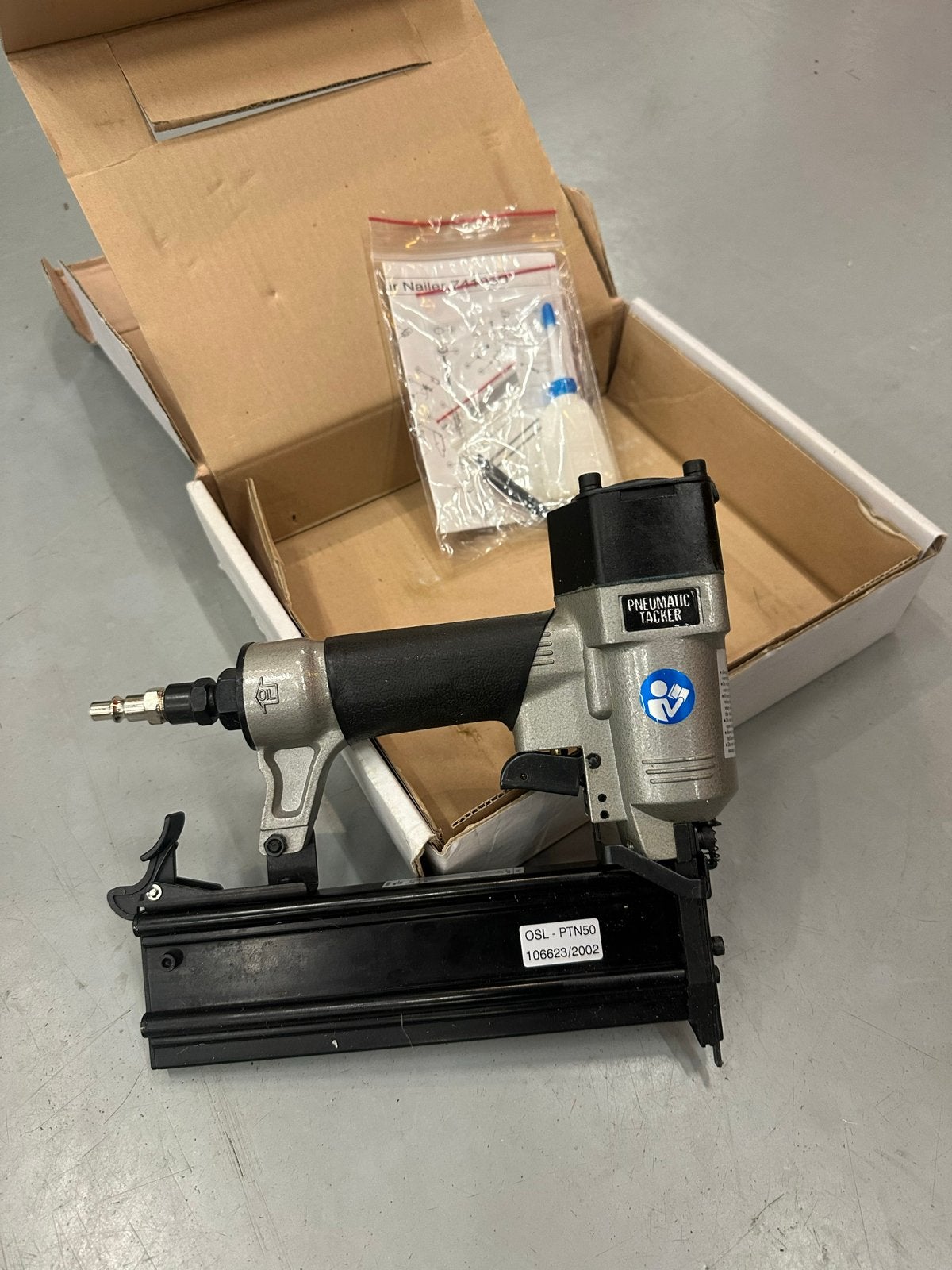 Pneumatische Tacker OSL PTN50 - Zo goed als nieuw, Ophalen of Verzenden, Zo goed als nieuw, Tacker/nietmachine, Overige merken