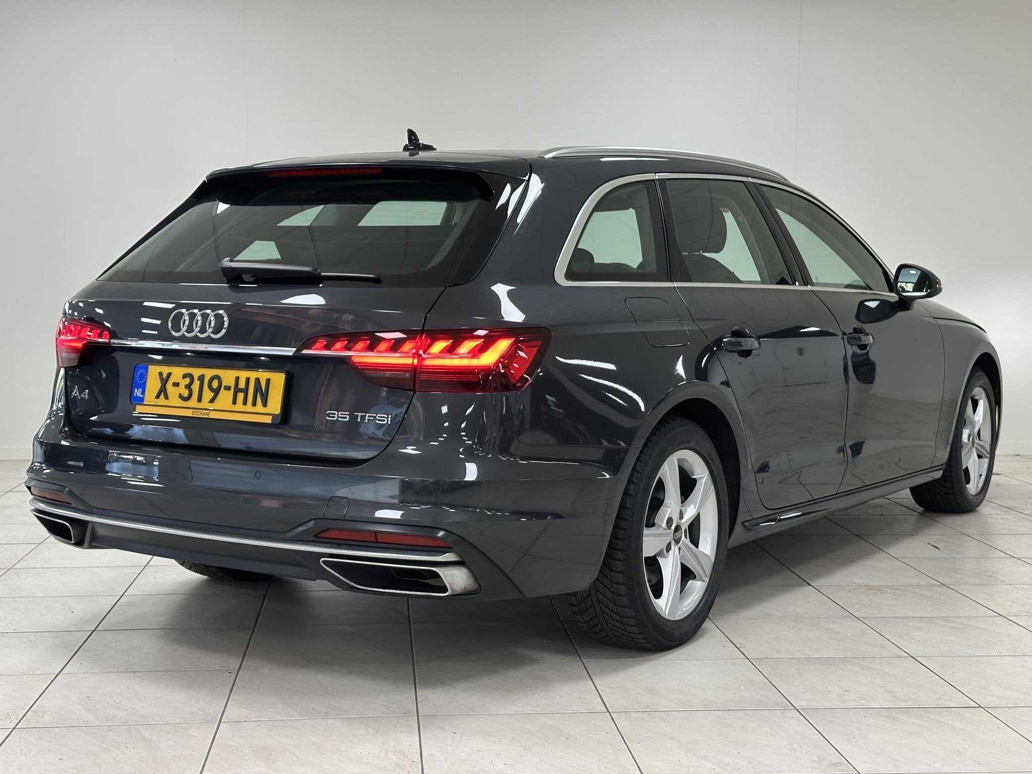 Audi A4 Avant 35 TFSI Advanced Edition ALL-SEASON BANDEN | A, Auto's, Stof, 4 cilinders, A4, Origineel Nederlands