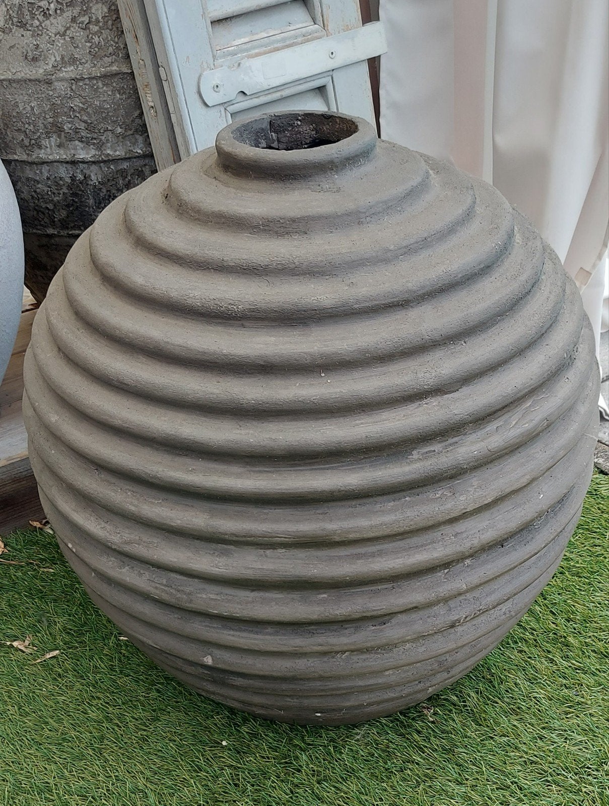 Grote zware stoere sobere pot/vaas (kleine beschadiging), Ophalen