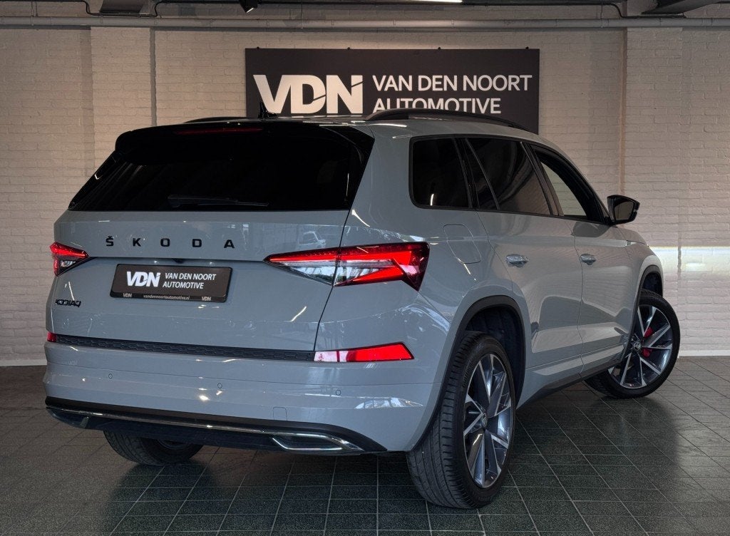 Skoda KODIAQ 1.5 TSI Sportline Business 7p Memory Camera ACC, Auto's, Automaat, 4 cilinders, 7 stoelen, 14 km/l