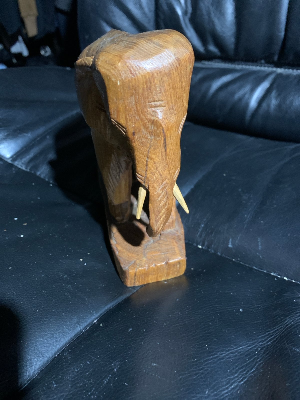 Handgesneden houten olifant sculptuur, 19 cm hoog  vintage, Antiek en Kunst, Minder dan 20 cm, Ophalen of Verzenden, Beeld, Hout