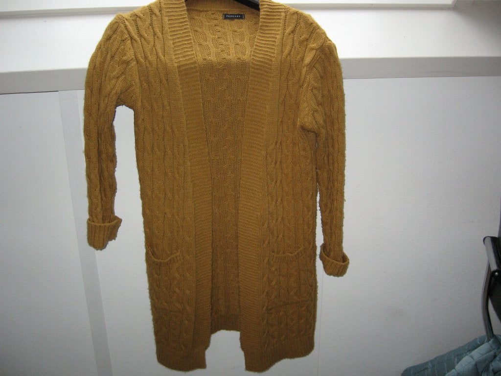 Oker GEEL lange dames vest maat L €7.-  kabels gebreid 42/44, Ophalen of Verzenden, Zo goed als nieuw, Maat 42/44 (L), Geel