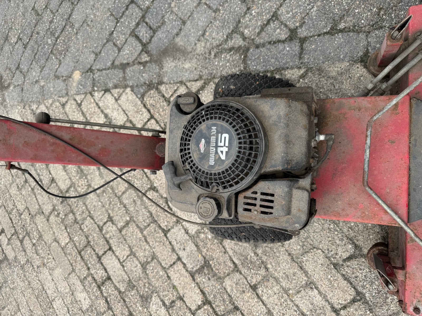 Veegmachine met onbekende werking (Briggs & Stratton motor), Ophalen, Gebruikt