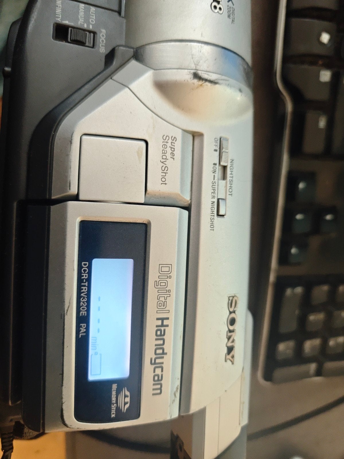 gratis :Sony DCR-TRV320E PAL Digital Handycam, Ophalen, Mini dv, Gebruikt, Minder dan 8x