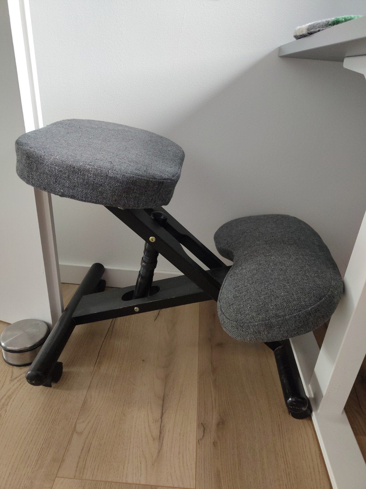 Ergonomische kniestoel - Grijs, Ophalen, Gebruikt, Ergonomisch, Stof