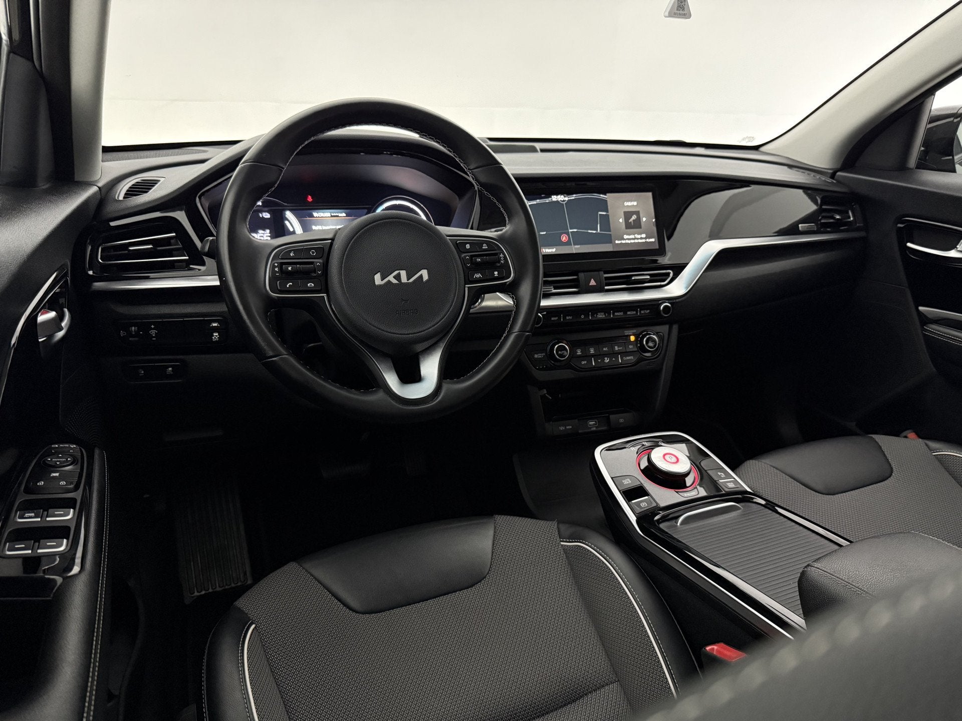 Foto 15 van Kia e-Niro DynamicLine 64 kWh | Snelladen | SOH 95% | Clima