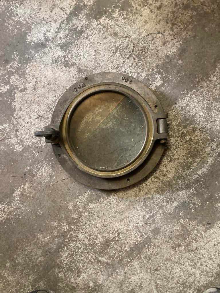 Messing of koperen patrijspoort.  Kan open, Ophalen, Gebruikt, Motorboot
