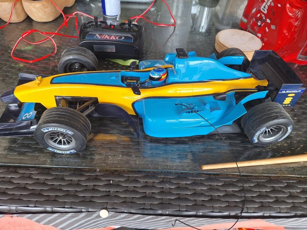 Radiografische bestuurbare auto van Alonso 2006, Ophalen of Verzenden, Zo goed als nieuw, Overige schalen, Auto offroad