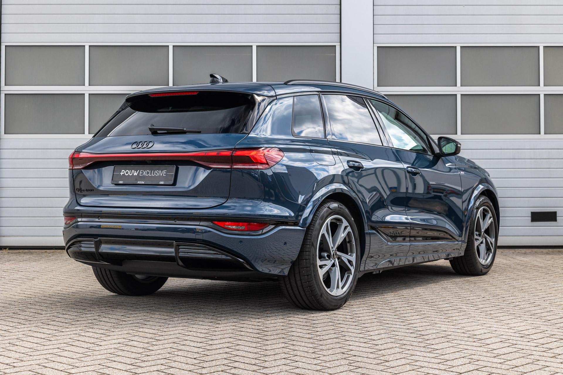 Audi Q6 e-tron 306pk S Edition Performance 100 kWh | Trekhaa, Automaat, 12 maanden, Blauw, Leder en Stof