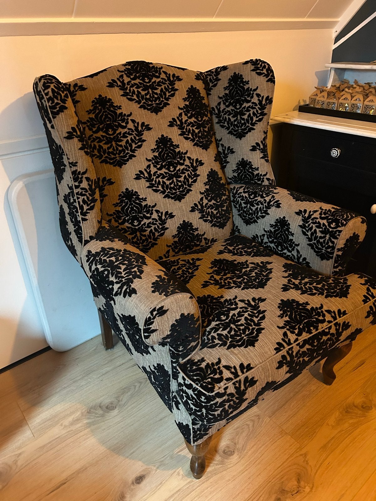 Stijlvolle Oorfauteuil met Damastpatroon, Ophalen, Gebruikt, Stof, 75 tot 100 cm