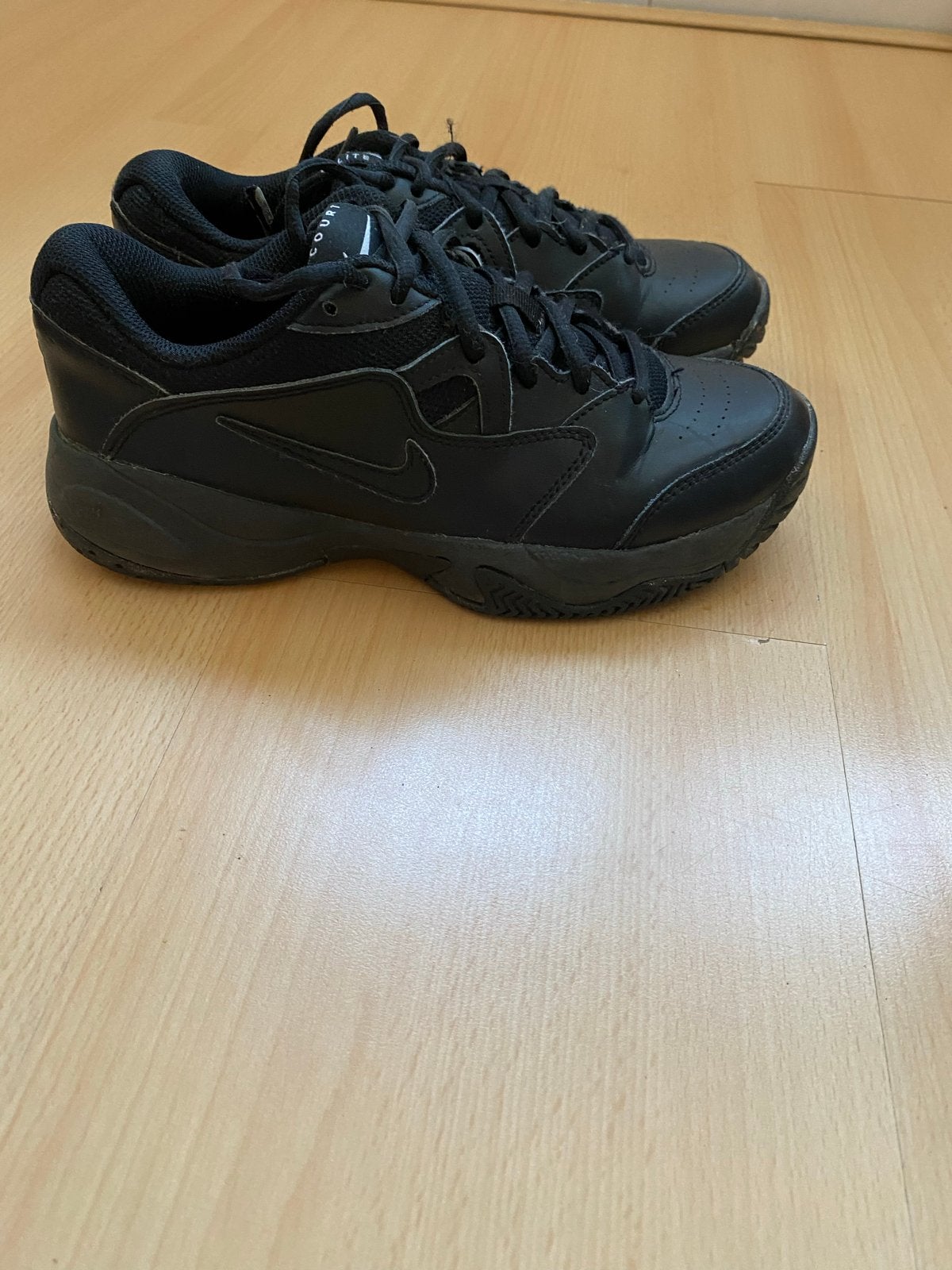 Nike sneakers- Zwart, Ophalen of Verzenden, Zo goed als nieuw, Jongen of Meisje