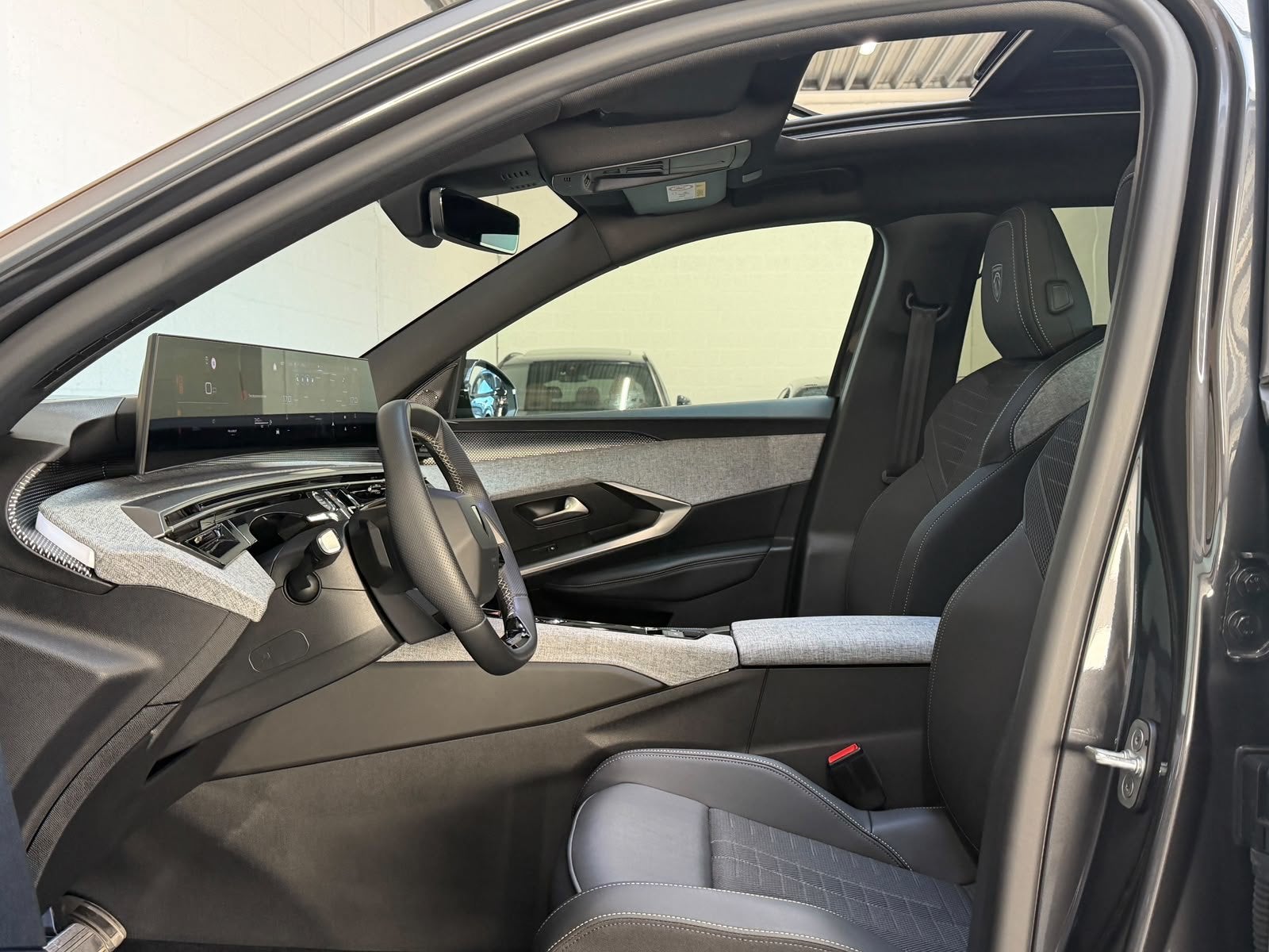 Peugeot 5008 1.2 Hybrid 145 GT 7p - PANORAMADAK - 19 INCH -, Auto's, 145 pk, Gebruikt, Zwart, 1199 cc