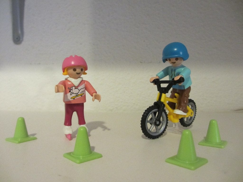 Playmobil kinderen met fiets en skates, Complete set, Special plus, Ophalen of Verzenden, Zo goed als nieuw