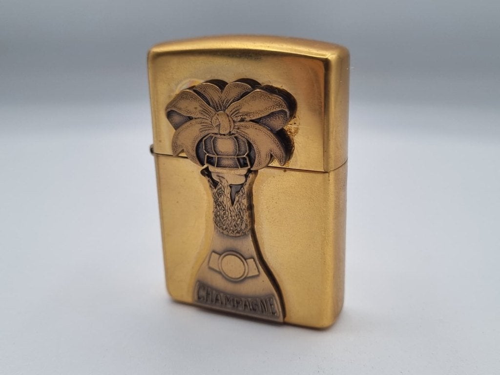 Zippo Barrett Smythe Champagne Trick Brass 1996 Aansteker, Verzenden, Gebruikt, Aansteker