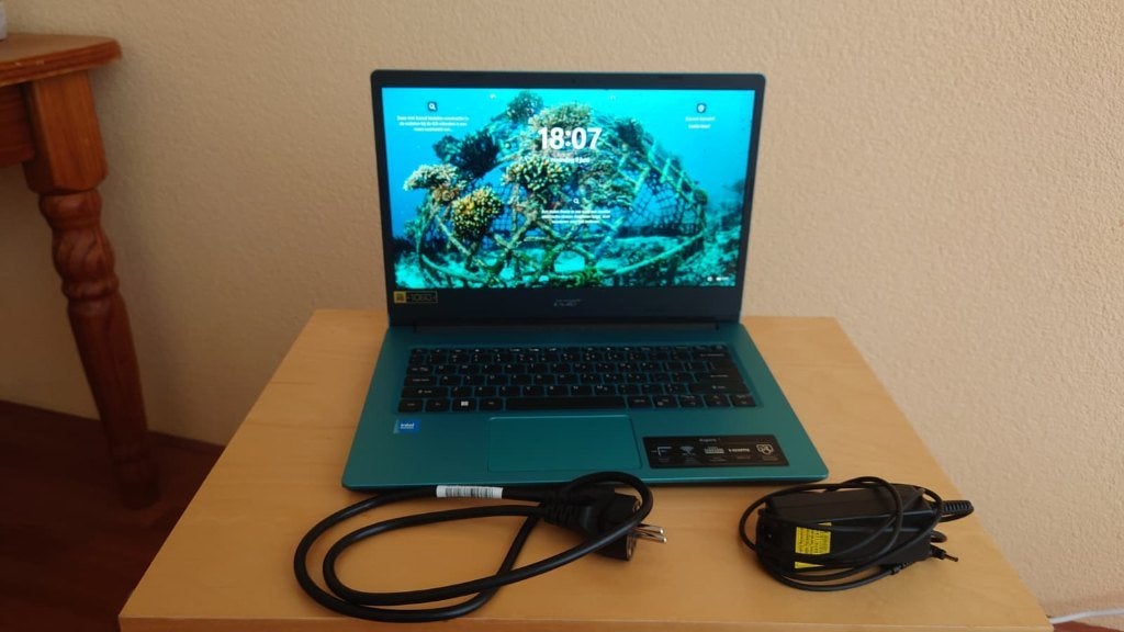 Acer Aspire 1 (A114) 14'  Laptop - Unieke Petrol Groen Kleur, Gebruikt, Qwerty, Minder dan 2 Ghz, 14 inch