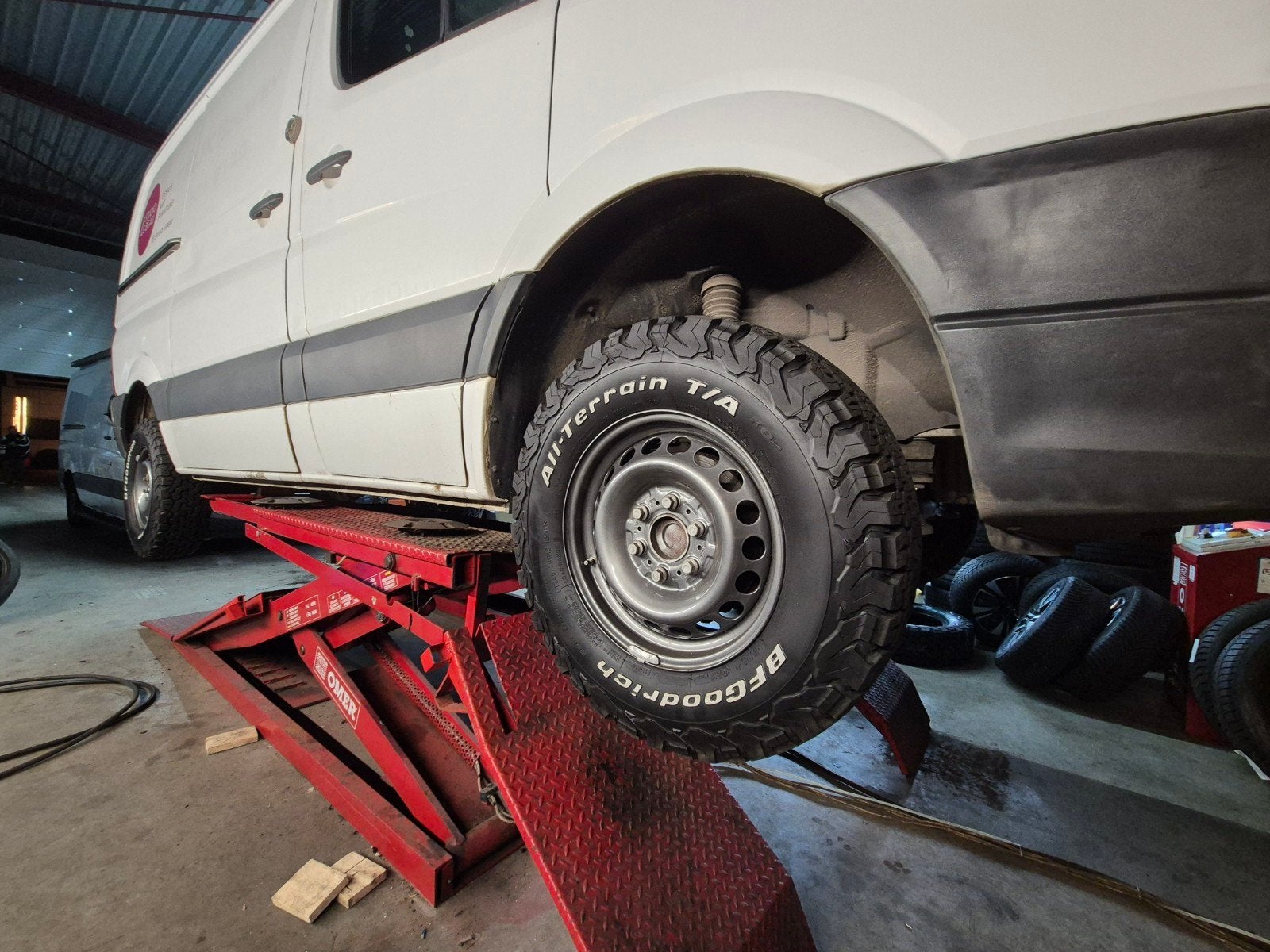 BF Goodrich banden met stalen velgen Mercedes Sprinter, Ophalen, Banden en Velgen, All Season, Bestelwagen