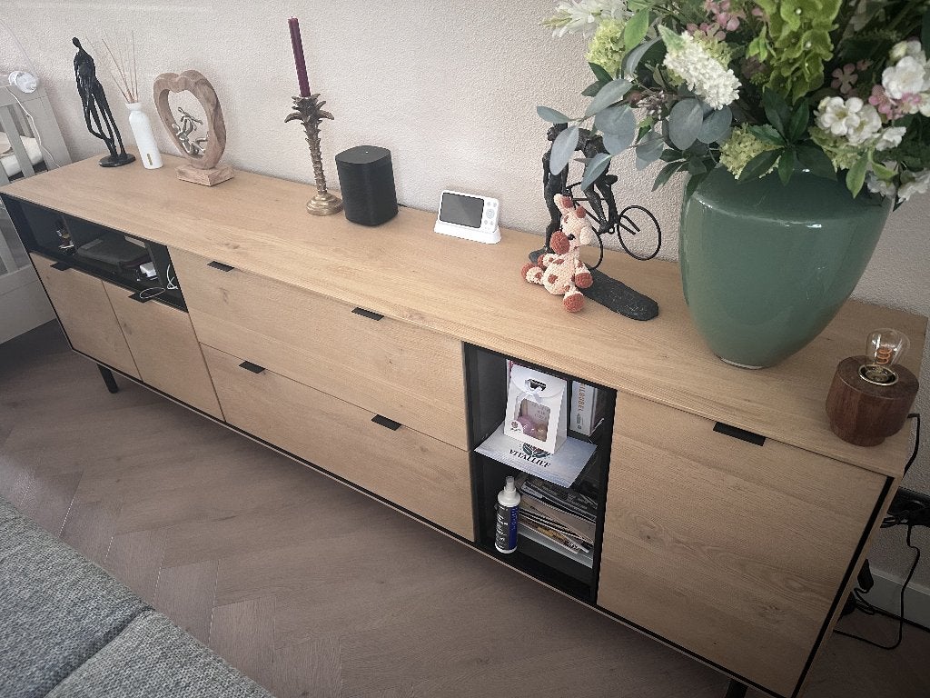 Xoon dressoir 240x45x77cm (lxbxh) eikenhout LED-verlichting, Ophalen, Zo goed als nieuw, 200 cm of meer, Eikenhout