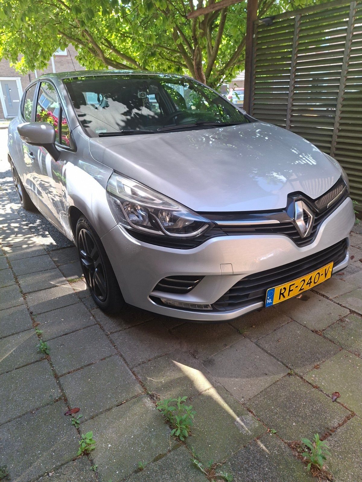 Renault Clio Energy TCe 90pk Eco2 S&S 2016 Grijs, Auto's, 898 cc, Stof, 40 €/maand, 1200 kg