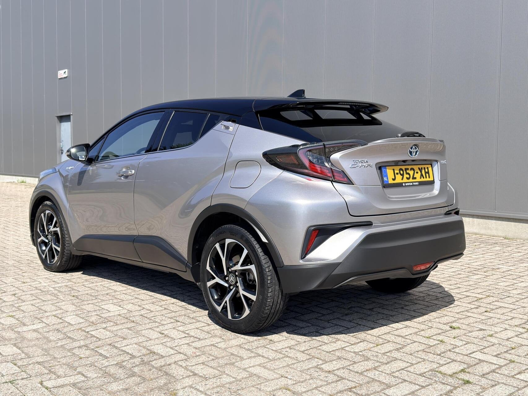 Toyota C-HR 1.8 Hybrid Executive Carplay| Dealer OH|Stoelver, Euro 6, 4 cilinders, Met garantie (alle), 122 pk
